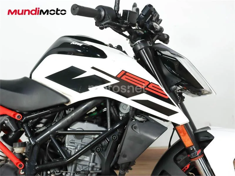 KTM 125 – Vista 30