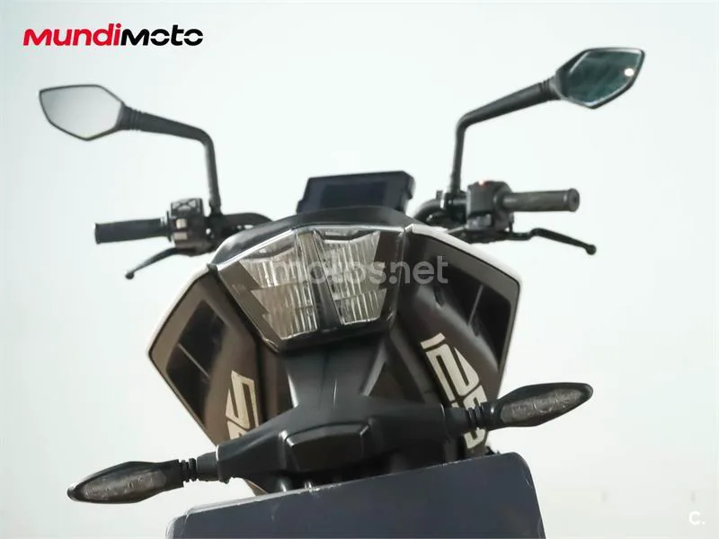 KTM 125 – Vista 9