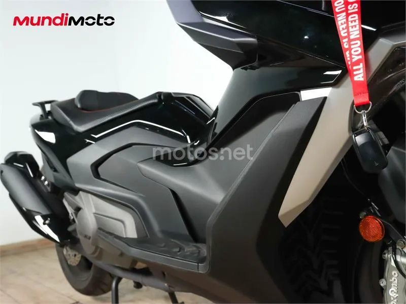 Kymco AK 550 – Vista 15