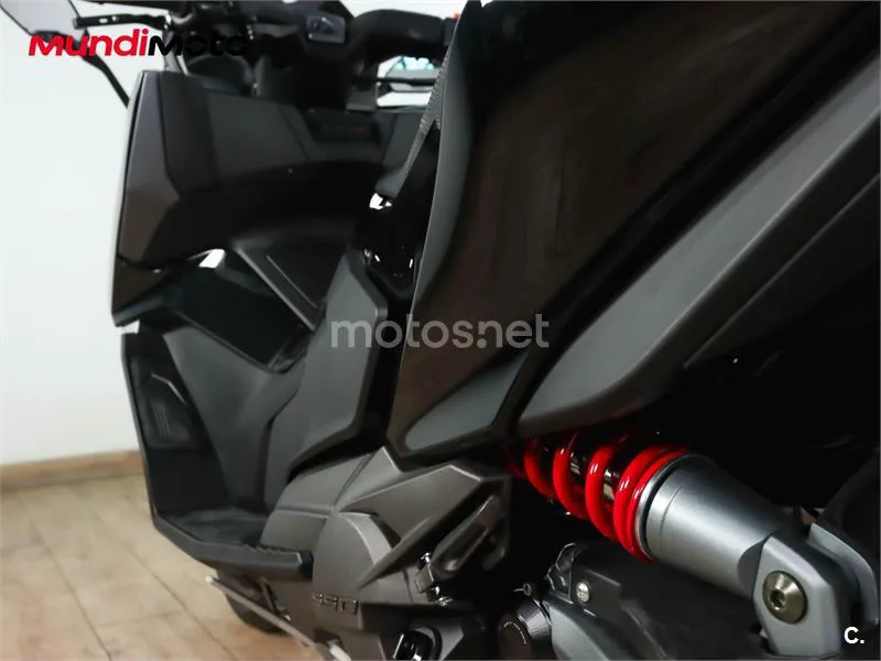 Kymco AK 550 – Vista 9