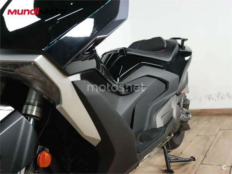 Kymco AK 550 – Vista 10