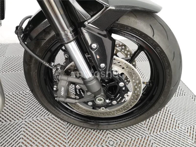 Kawasaki Z900 – Vista 11