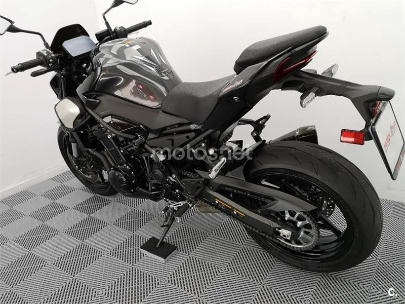 Kawasaki Z900 – Vista 16