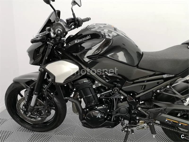 Kawasaki Z900 – Vista 18
