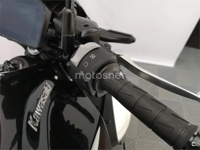 Kawasaki Z900 – Vista 10
