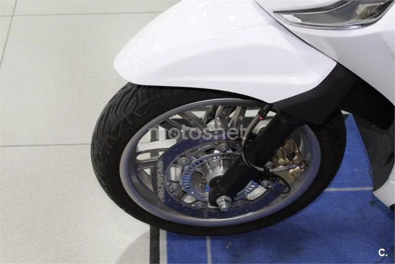 Piaggio Beverly – Vista 12