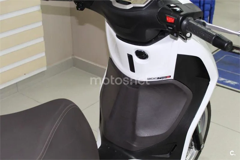 Piaggio Beverly – Vista 9