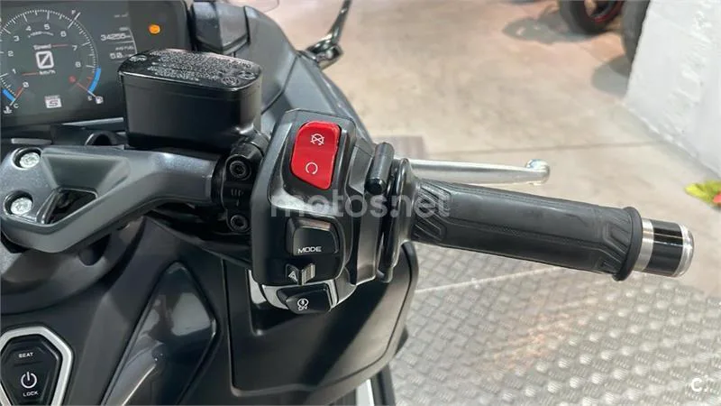 Yamaha TMAX – Vista 11