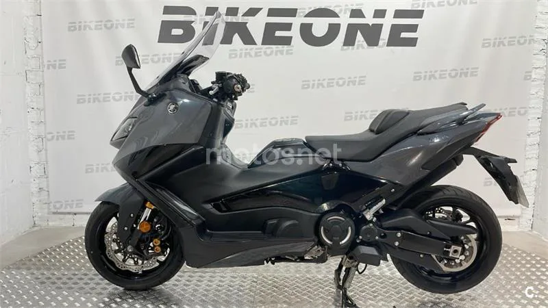 Yamaha TMAX – Vista 4
