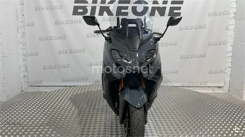 Yamaha TMAX – Vista 5
