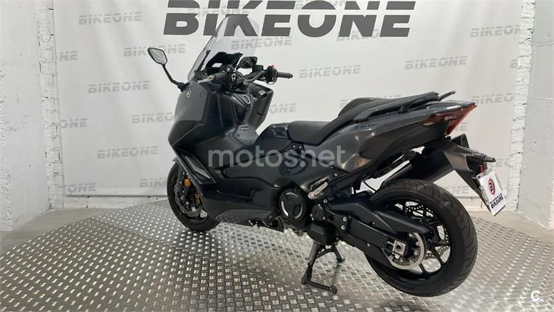 Yamaha TMAX – Vista 6