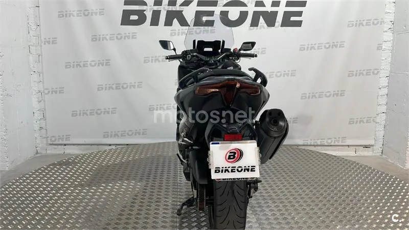 Yamaha TMAX – Vista 7