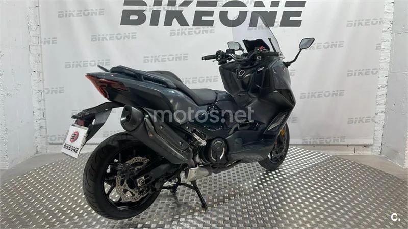 Yamaha TMAX – Vista 8