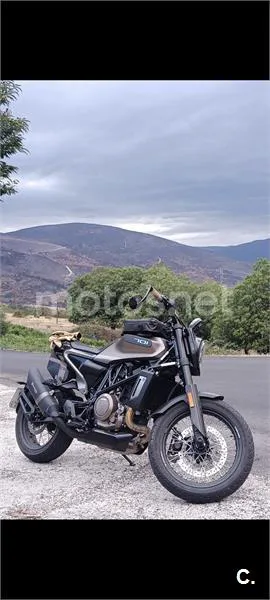 Husqvarna Svartpilen 701 – Vista 3