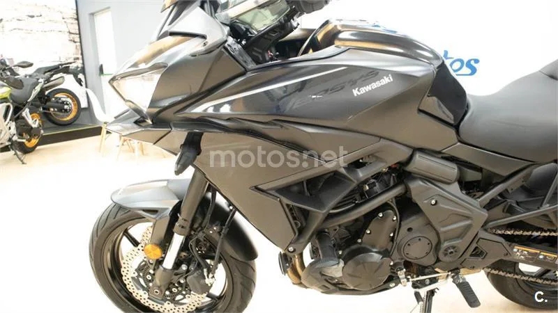 Kawasaki Versys – Vista 14