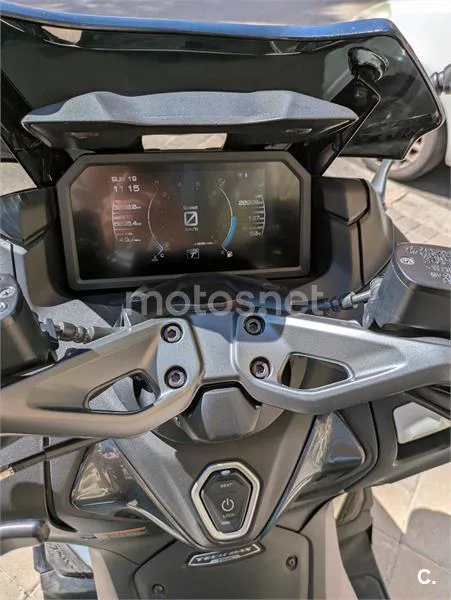 Yamaha TMAX – Vista 3