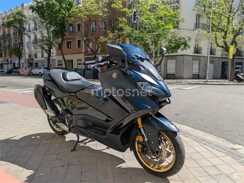 Yamaha TMAX – Vista 6