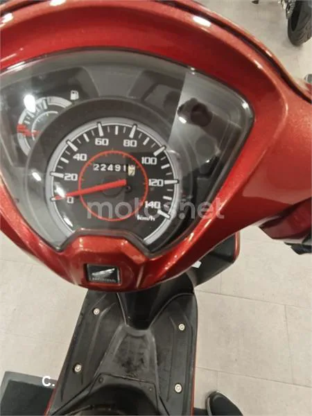 Honda Vision – Vista 4