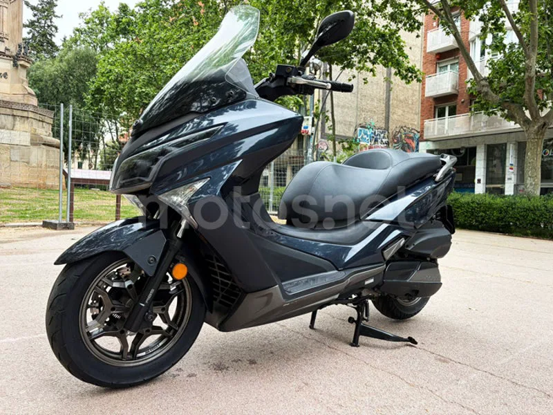 Kymco Grand Dink 300 – Vista 3