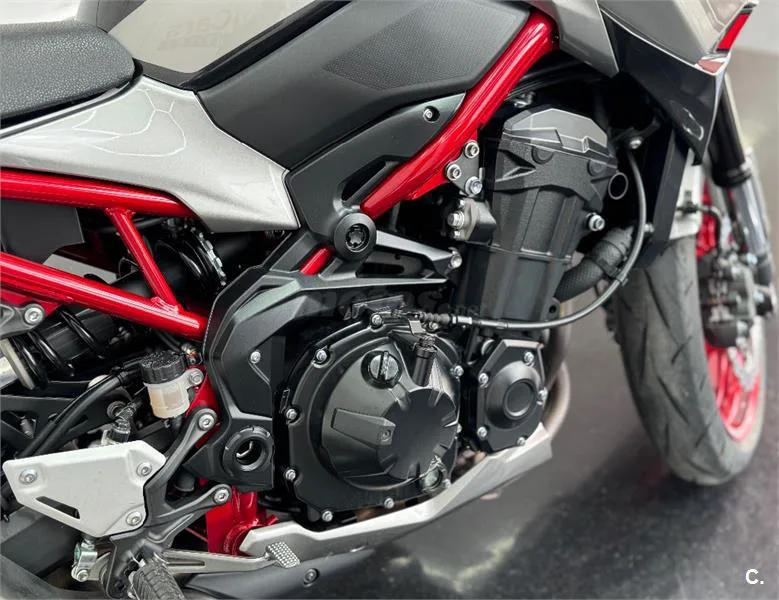 Kawasaki Z900 – Vista 8