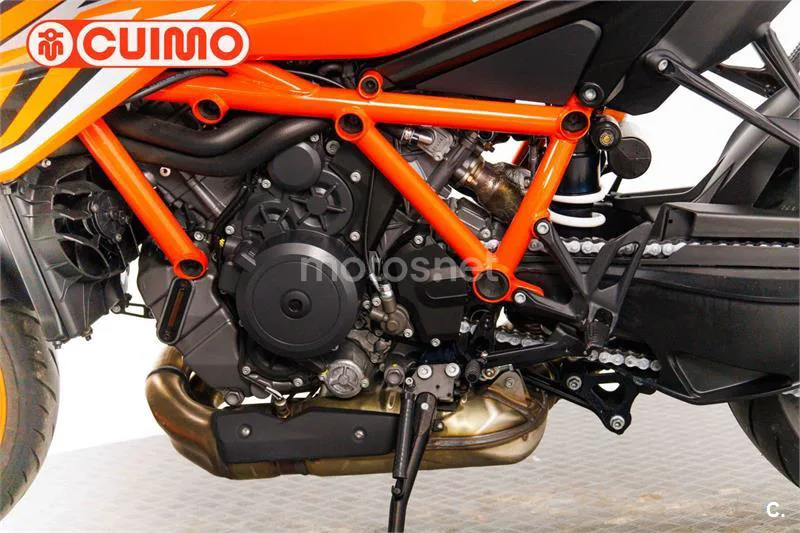 KTM 1290 Super Duke R – Vista 19