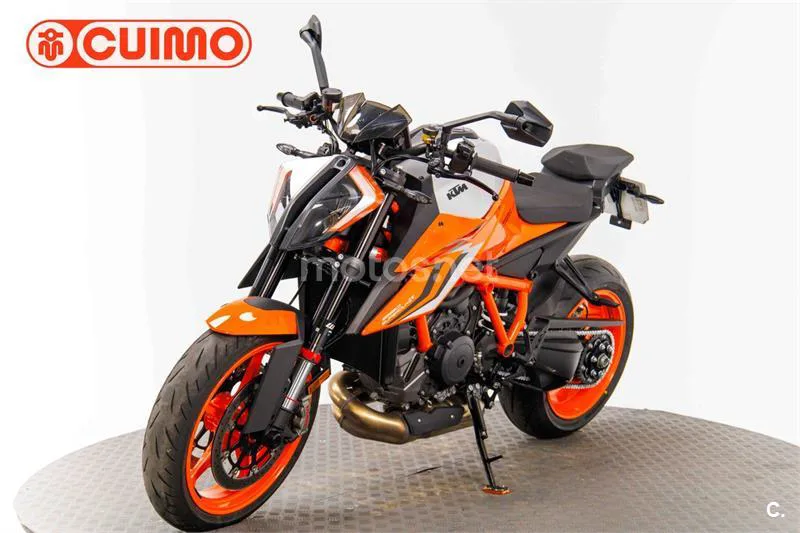 KTM 1290 Super Duke R – Vista 9