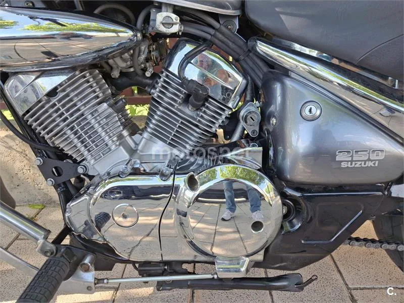 Suzuki Intruder 250 – Vista 3