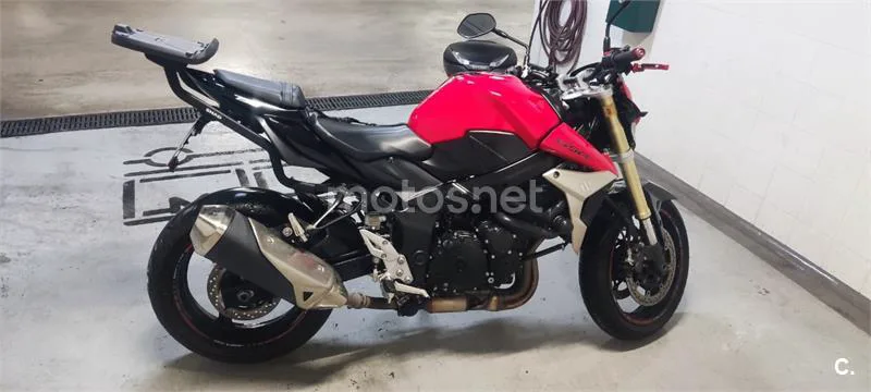Suzuki GSR 750 – Vista 2