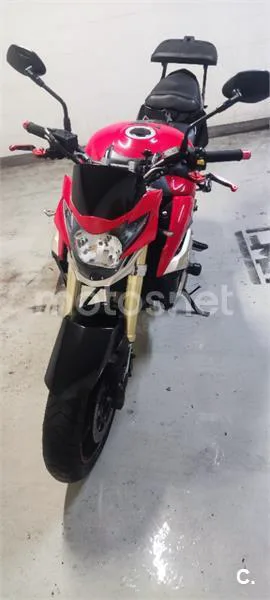Suzuki GSR 750 – Vista 11