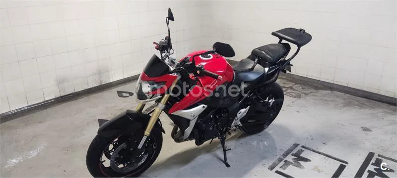 Suzuki GSR 750 – Vista 12