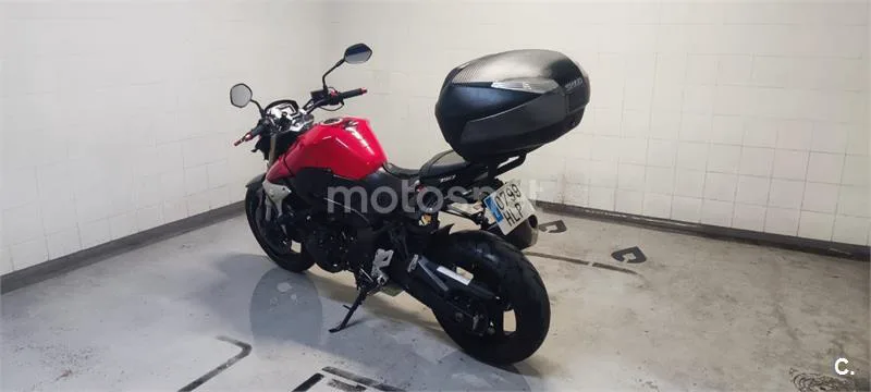 Suzuki GSR 750 – Vista 13