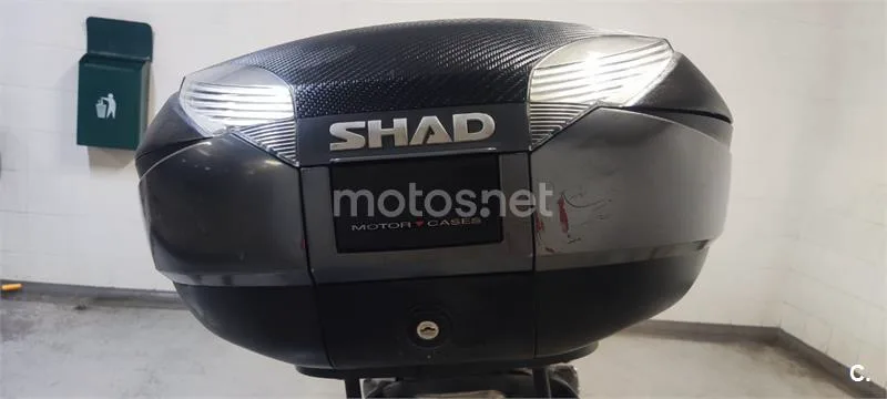 Suzuki GSR 750 – Vista 14