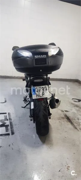 Suzuki GSR 750 – Vista 15