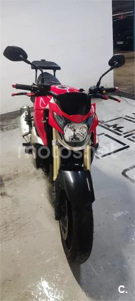 Suzuki GSR 750 – Vista 4