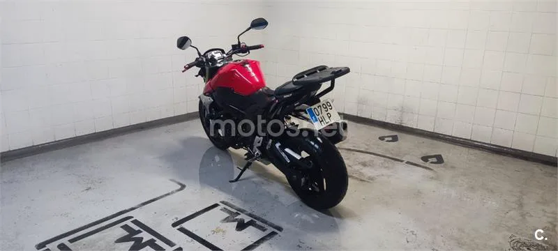Suzuki GSR 750 – Vista 5