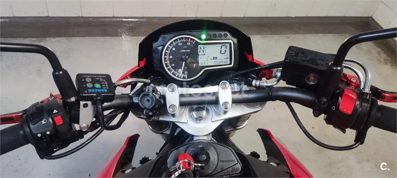 Suzuki GSR 750 – Vista 9