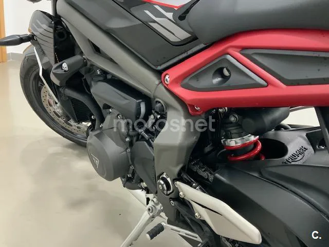 Triumph Street Triple 765 – Vista 9
