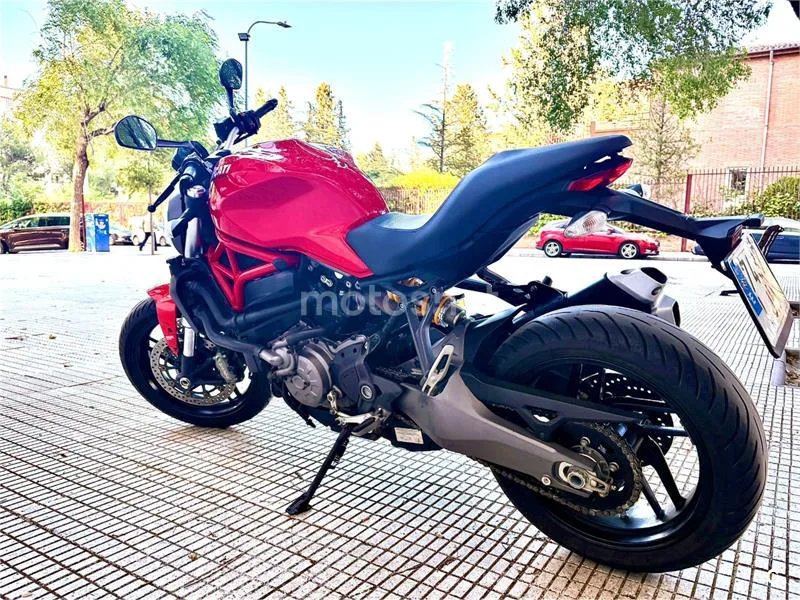 Ducati Monster 821 – Vista 2