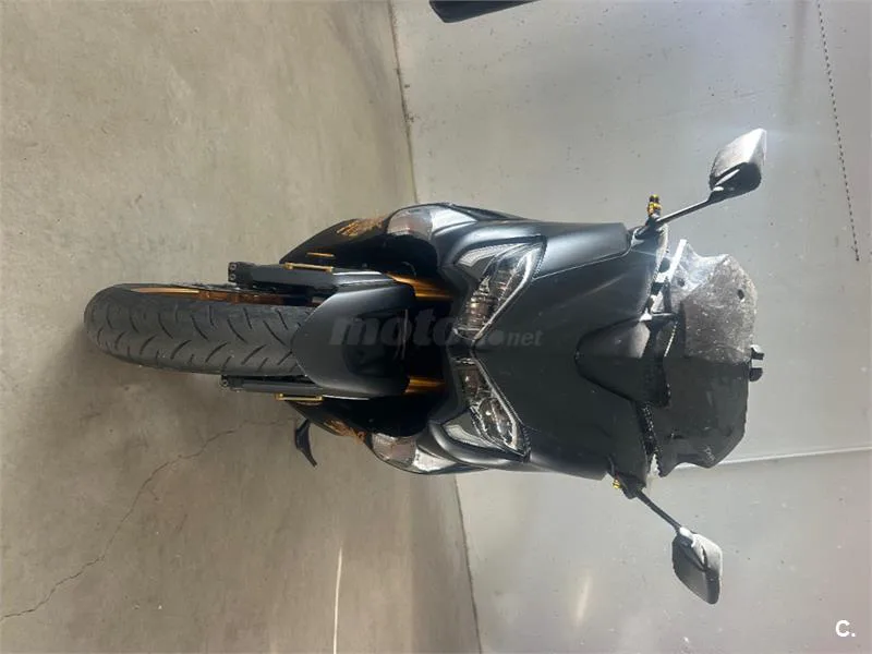 Yamaha TMAX – Vista 5