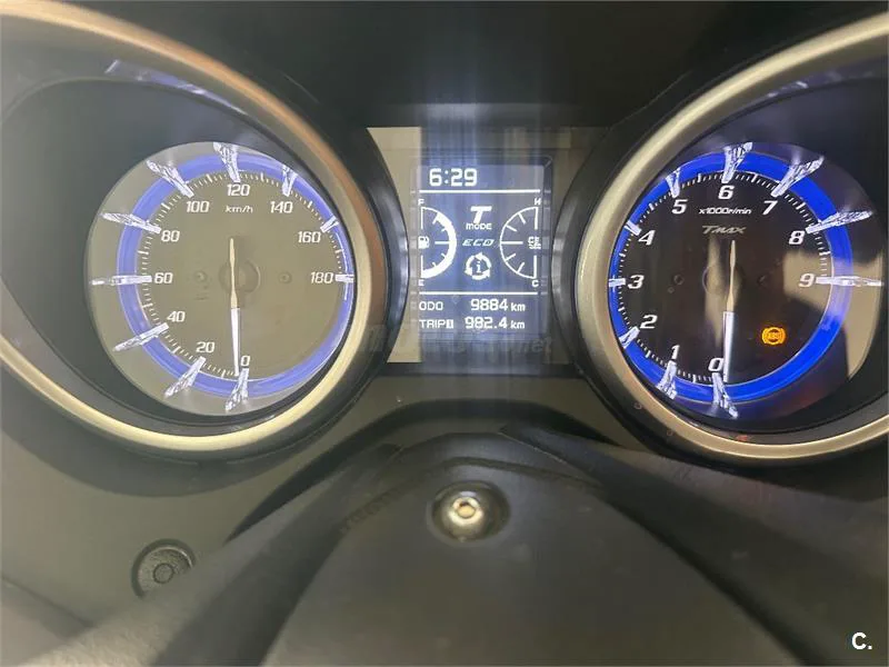 Yamaha TMAX – Vista 6