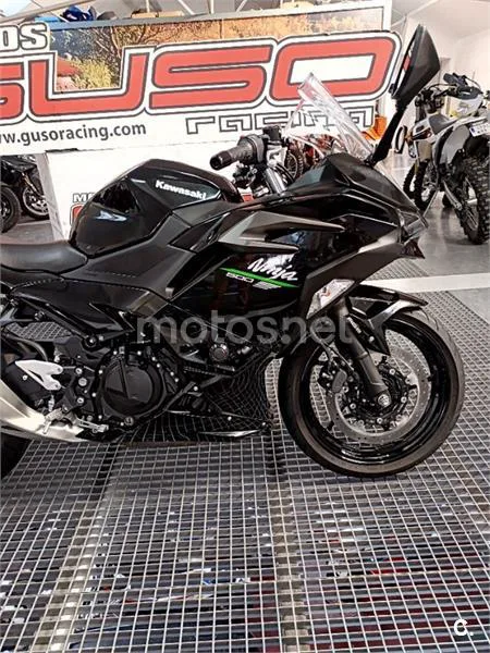 Kawasaki Ninja 500 – Vista 17