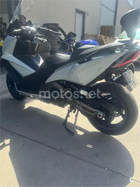 Kymco AK 550 – Vista 2