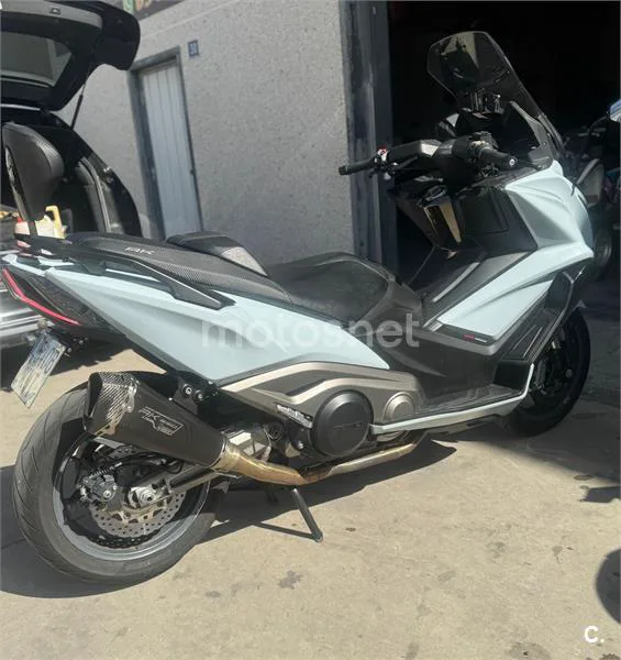 Kymco AK 550 – Vista 7