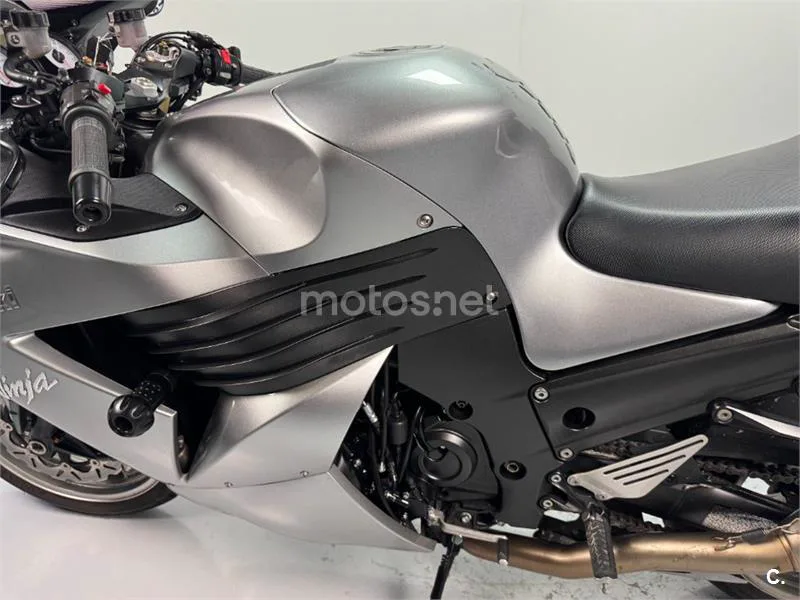 Kawasaki ZZR 1400 – Vista 18