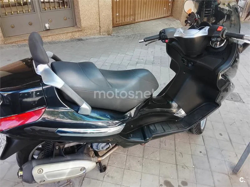 Piaggio X EVO 250 – Vista 2