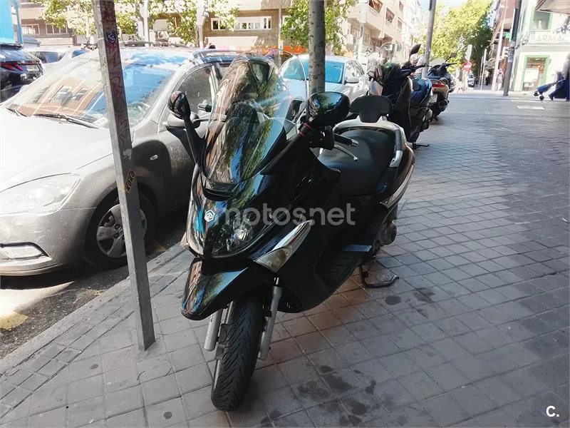 Piaggio X EVO 250 – Vista 3
