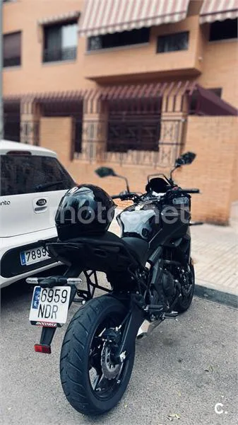 Kawasaki Versys – Vista 14