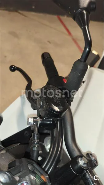 Kawasaki Z400 – Vista 5