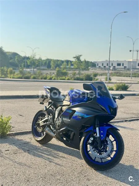 Yamaha R7 – Vista 2