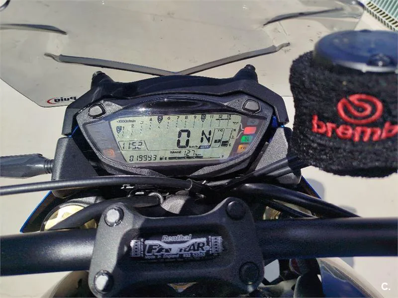 Suzuki GSX-S – Vista 11